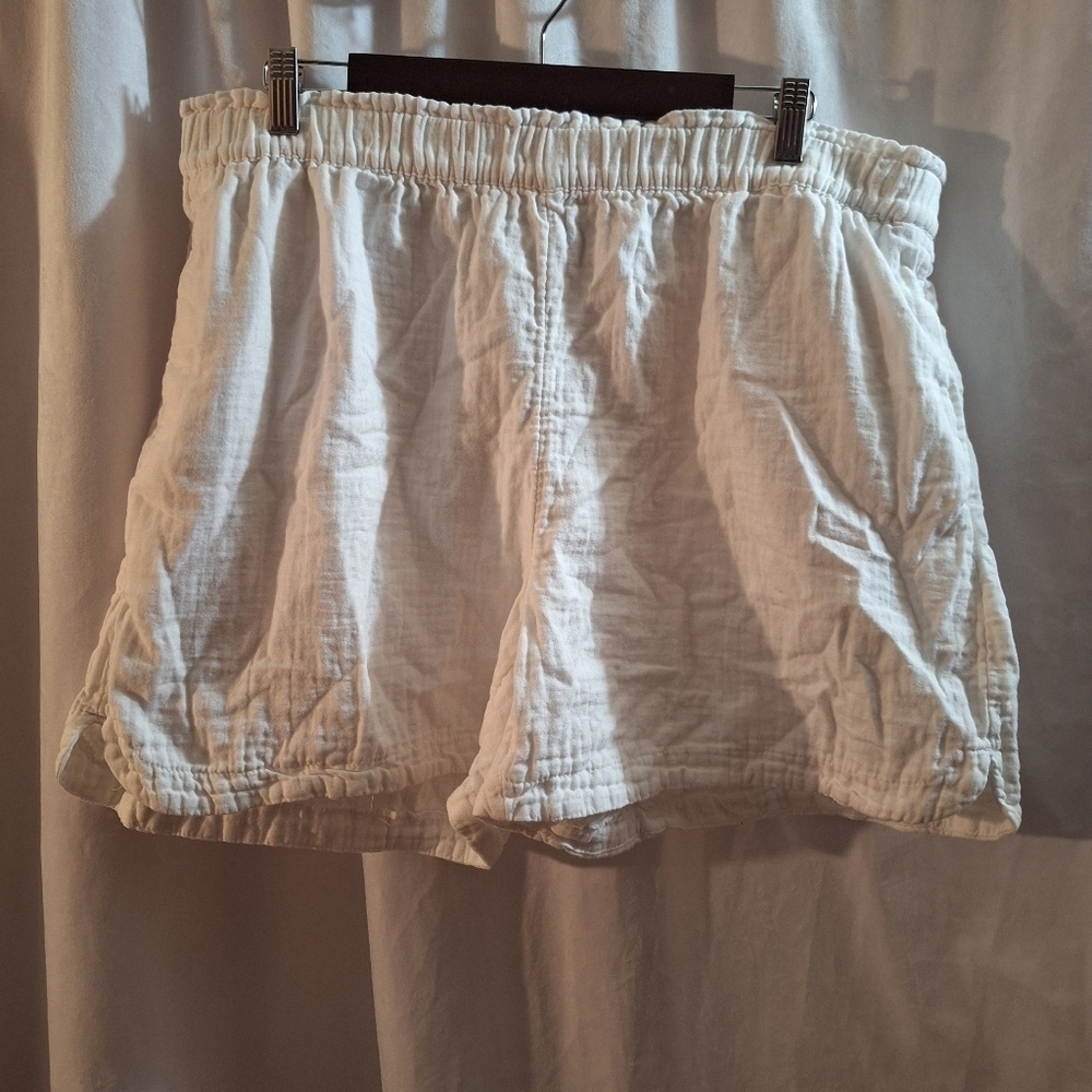 Old Navy Cream Elastic Waist Shorts